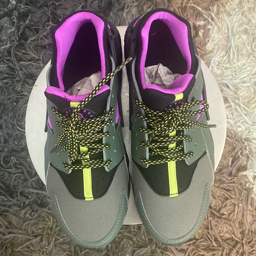 NIKE AIR HUARACHE RUNS SU RIVER BRIGHT CACTUS BLACK GRAY PURPLE SNEAKERS - Picture 2 of 12